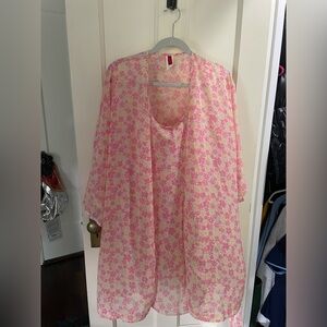 Vintage Chic Pink Floral Sheer Women's Robe and Nighty